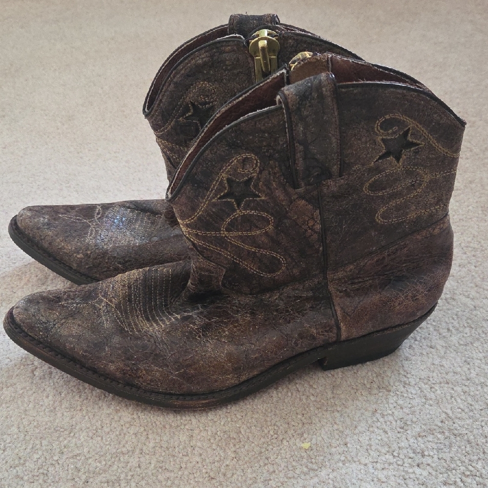 Steve Madden Crackle & distressed leather Cowboy booties 9.5